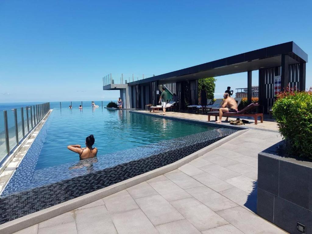 The Base Pattaya Aparthotel Bagian luar foto