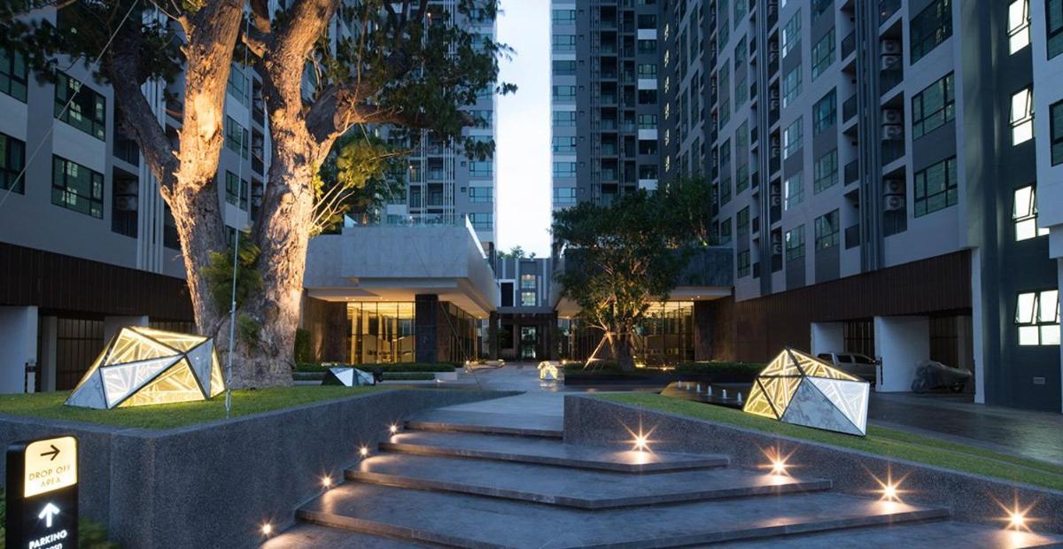 The Base Pattaya Aparthotel Bagian luar foto